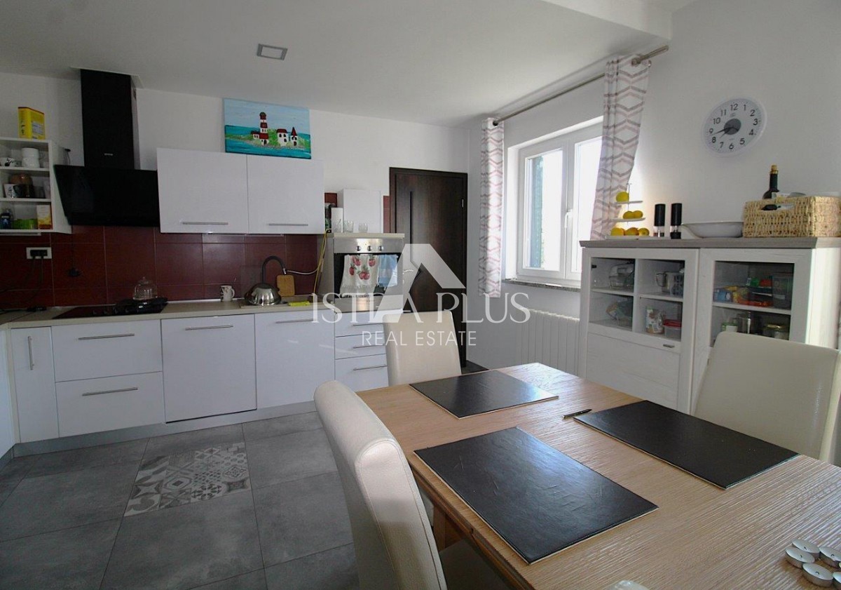 Čudovita lokacija v bližini Poreča, družinska hiša - 160 m², parcela 2000 m², bazen in garaža