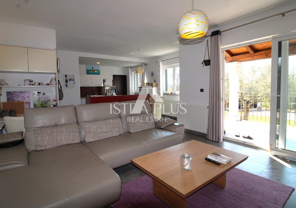 Čudovita lokacija v bližini Poreča, družinska hiša - 160 m², parcela 2000 m², bazen in garaža