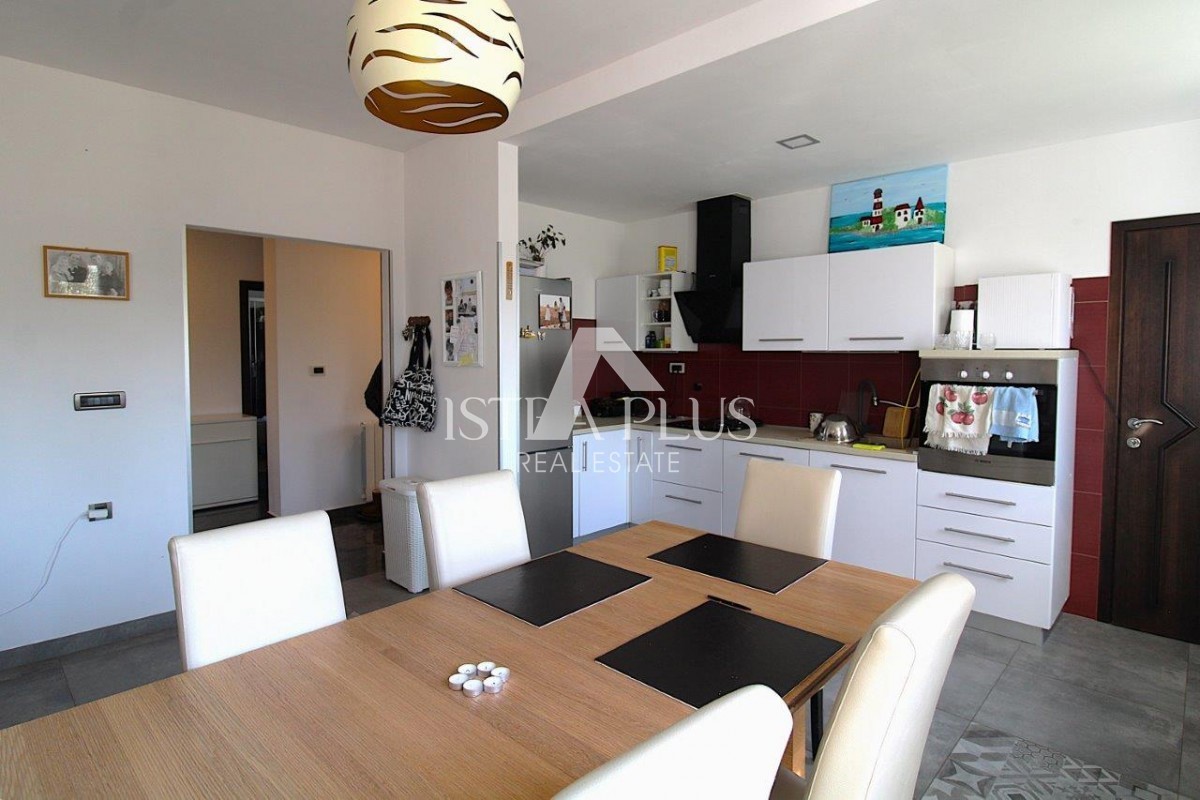 Čudovita lokacija v bližini Poreča, družinska hiša - 160 m², parcela 2000 m², bazen in garaža