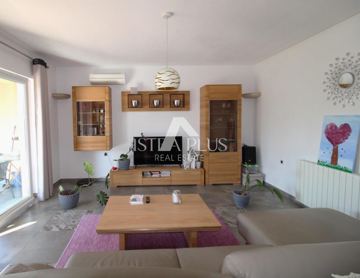 Čudovita lokacija v bližini Poreča, družinska hiša - 160 m², parcela 2000 m², bazen in garaža