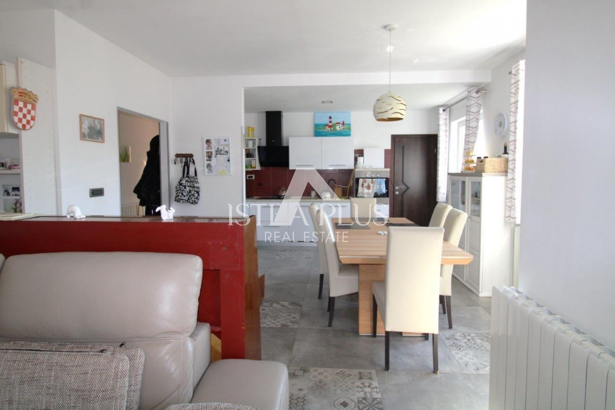 Čudovita lokacija v bližini Poreča, družinska hiša - 160 m², parcela 2000 m², bazen in garaža