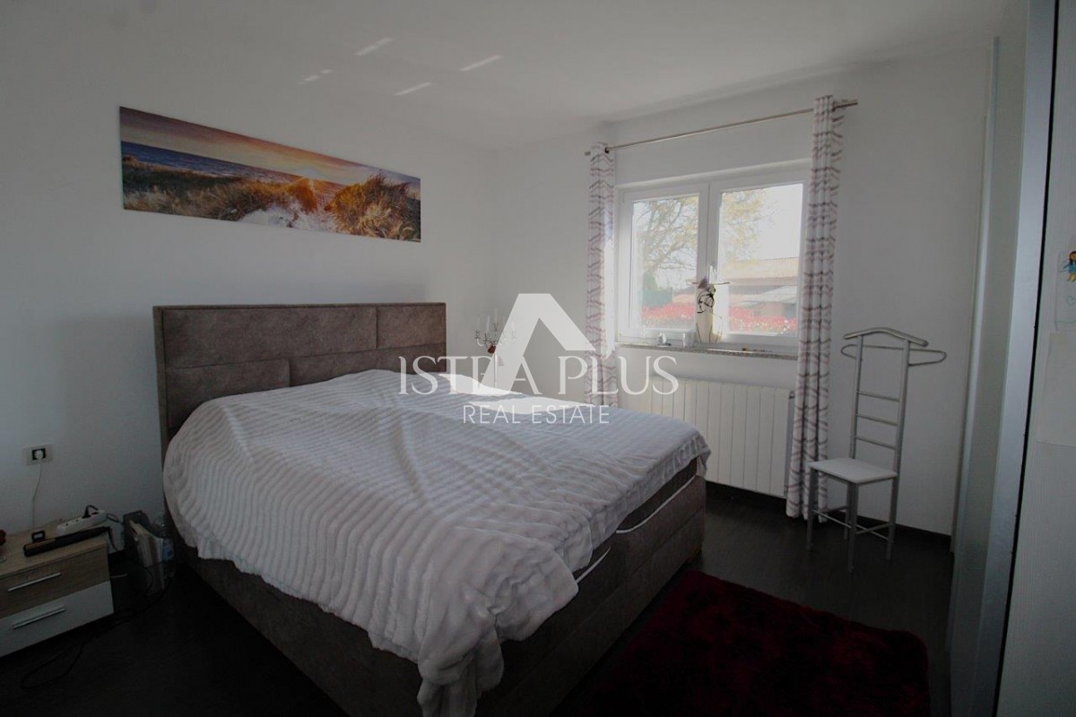 Čudovita lokacija v bližini Poreča, družinska hiša - 160 m², parcela 2000 m², bazen in garaža