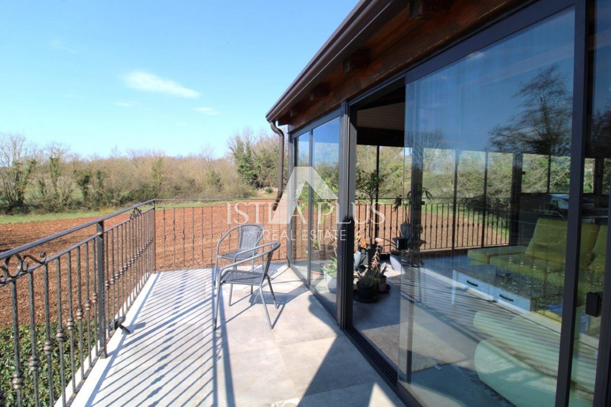 Čudovita lokacija v bližini Poreča, družinska hiša - 160 m², parcela 2000 m², bazen in garaža