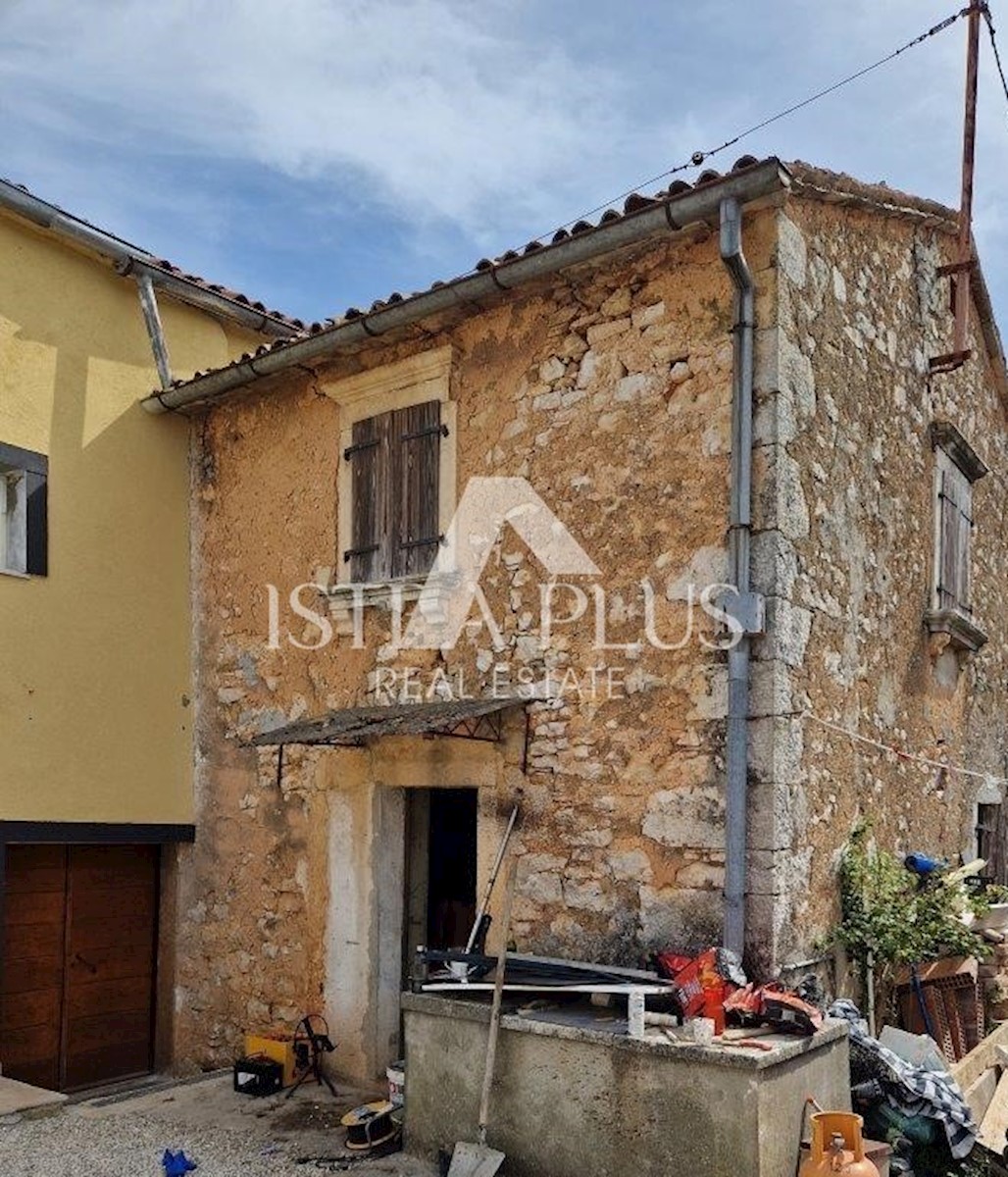 Višnjan okolica, Kamnita hiša za obnovo na mirni lokaciji, Višnjan 7 km