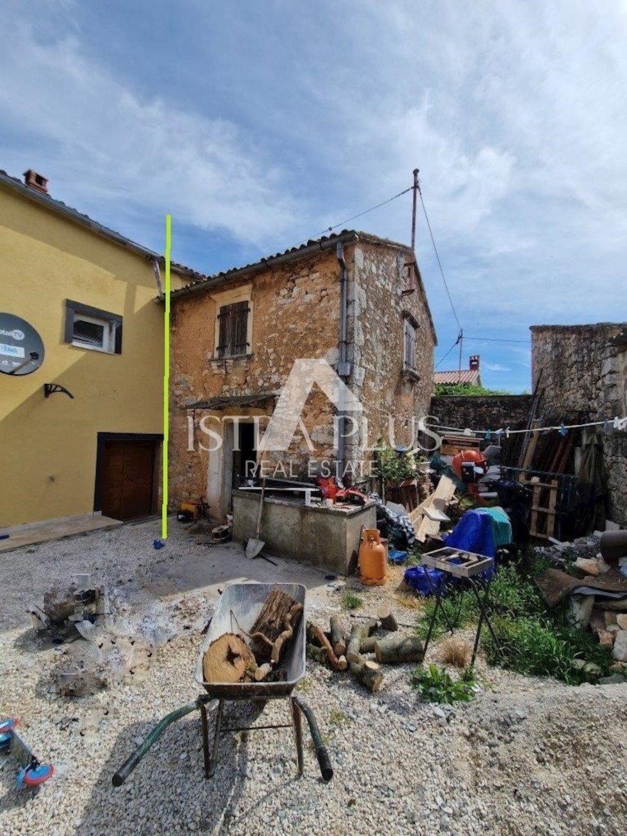 Višnjan okolica, Kamnita hiša za obnovo na mirni lokaciji, Višnjan 7 km