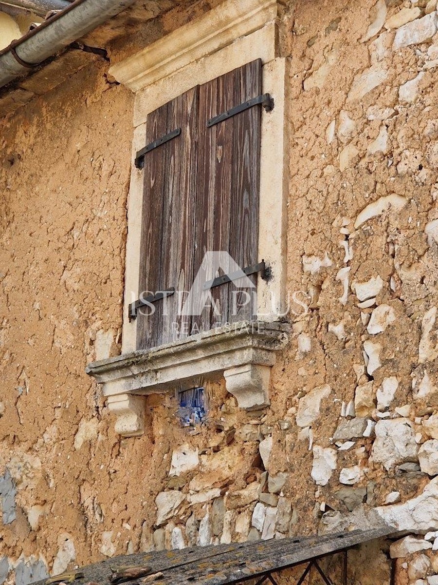 Višnjan okolica, Kamnita hiša za obnovo na mirni lokaciji, Višnjan 7 km