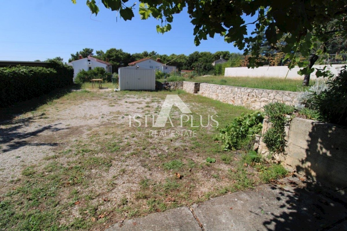 Hiša v Poreču s 3 apartmaji in lepo parcelo