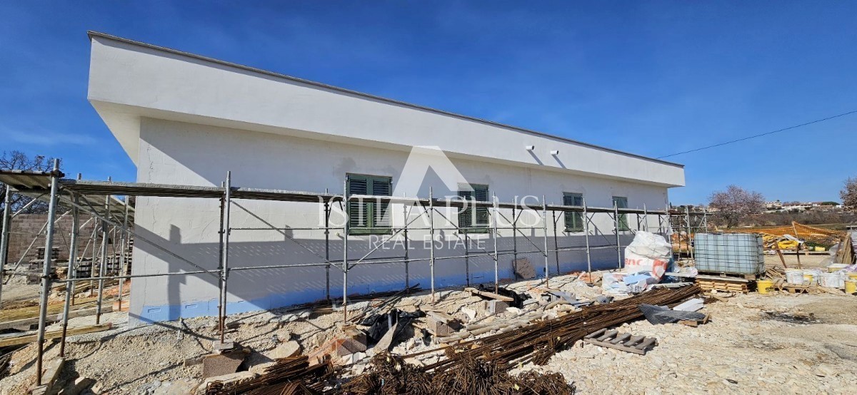 Sodobna hiša - enonadstropna hiša modernega dizajna 3500m od Poreča