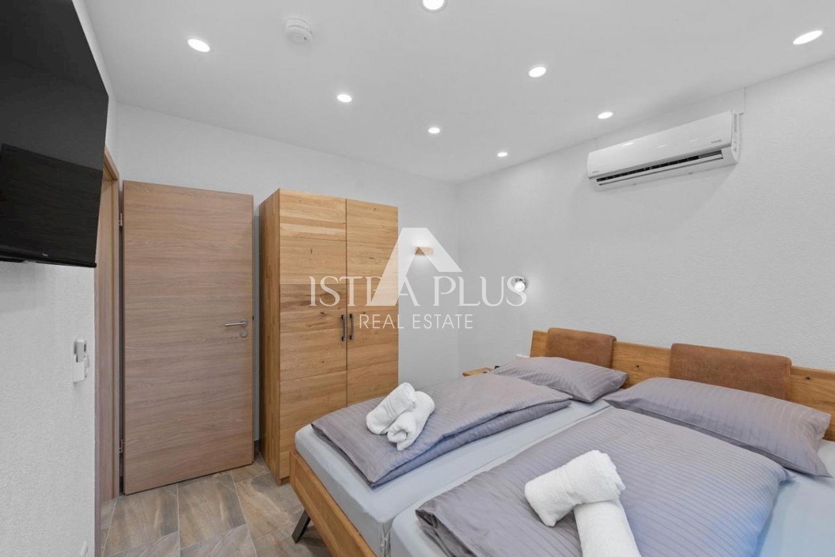 Vila z bazenom in wellnessom