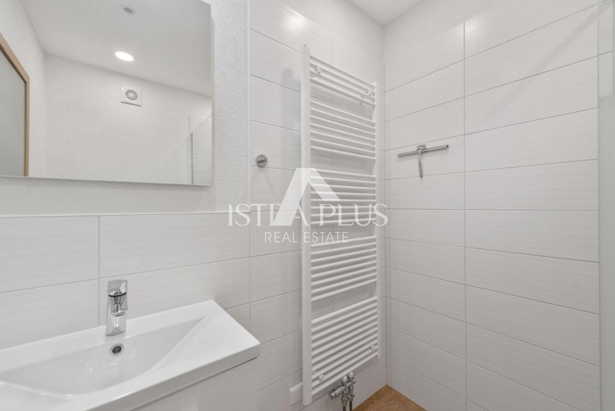 Vila z bazenom in wellnessom