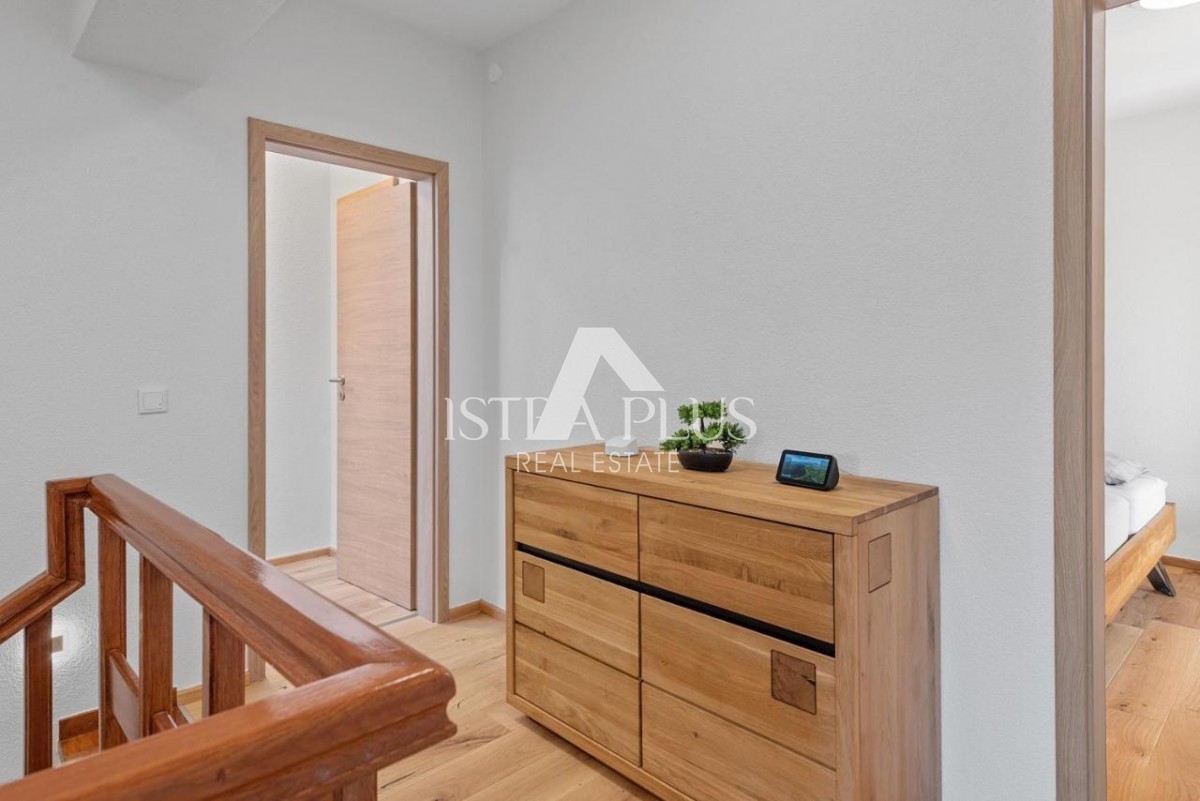 Vila z bazenom in wellnessom