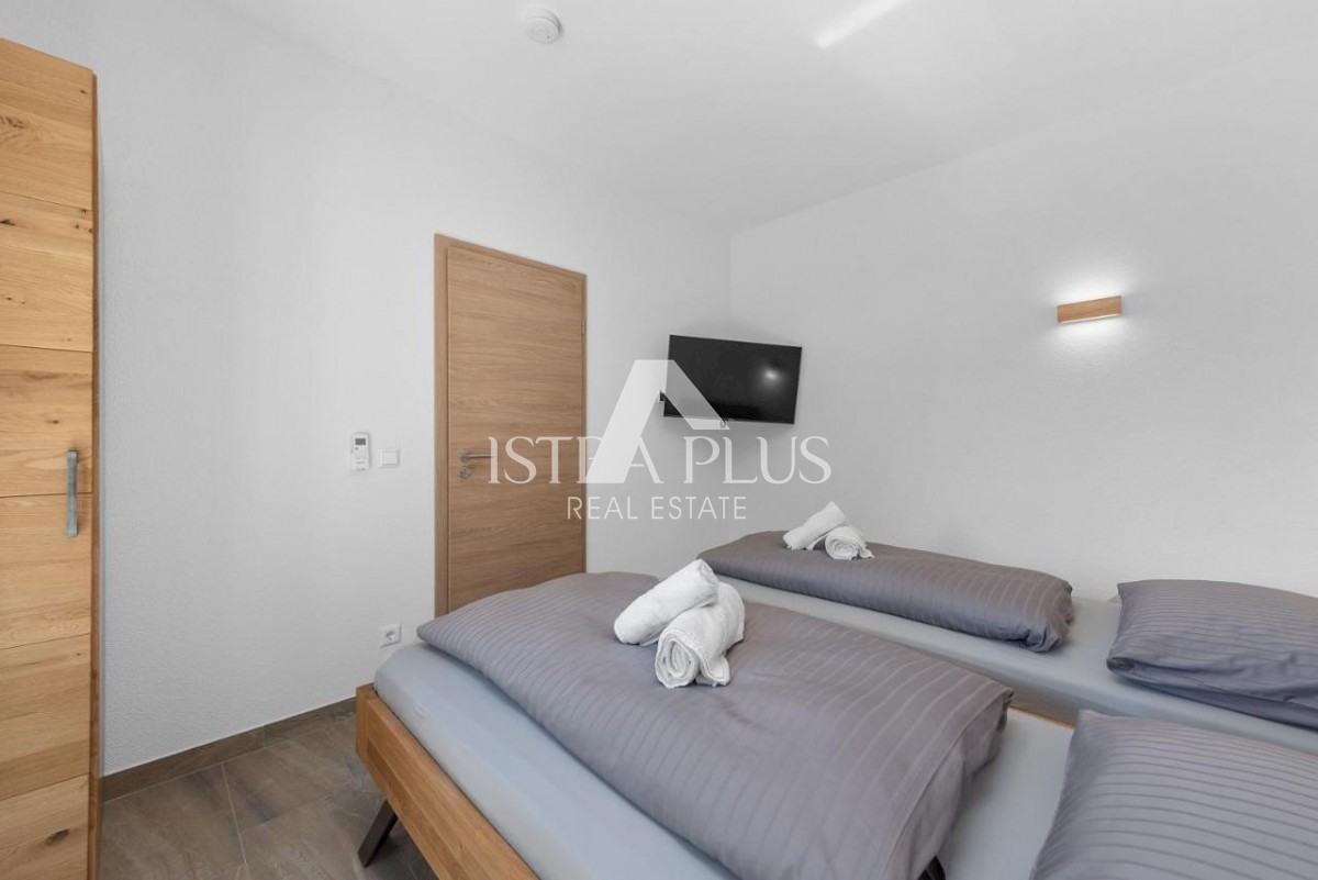 Vila z bazenom in wellnessom