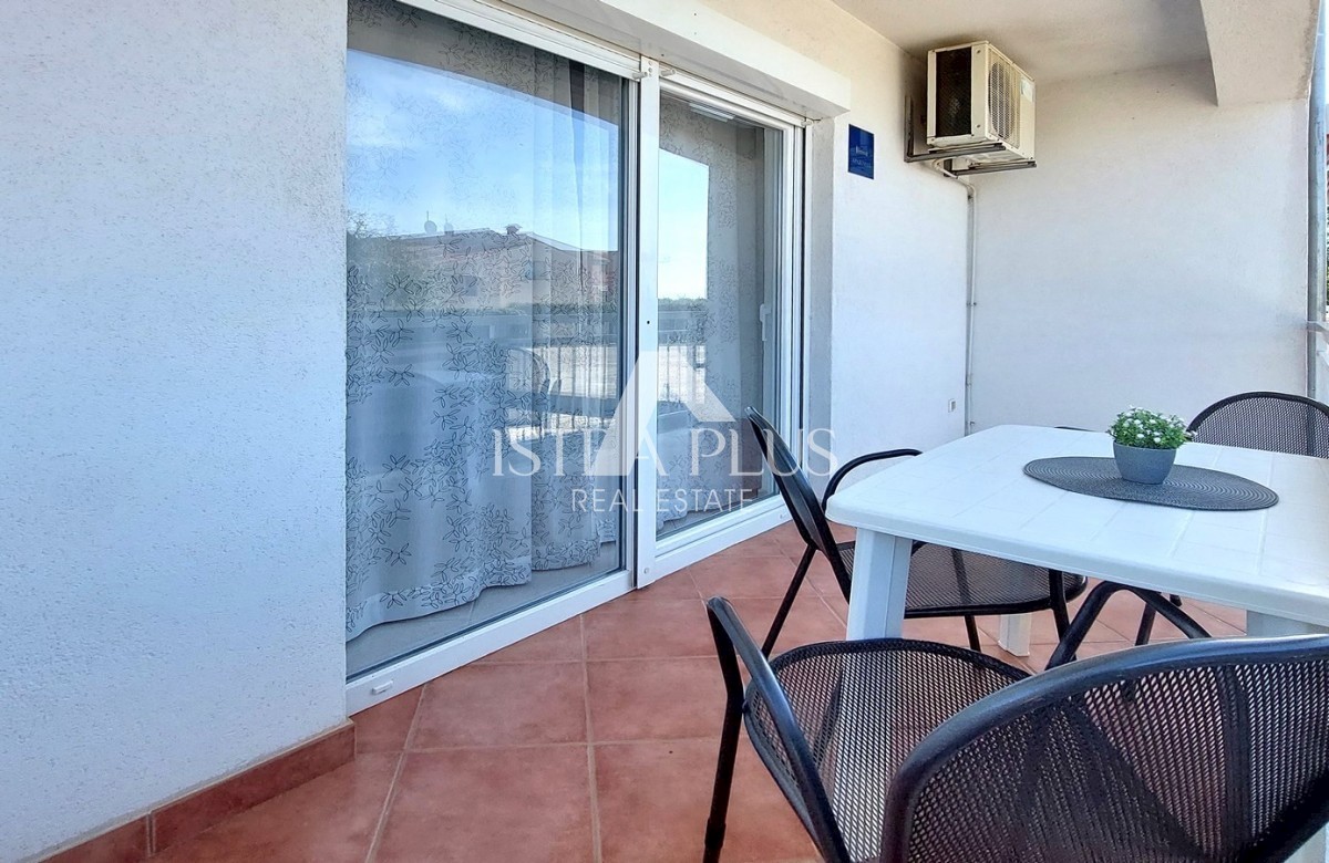 Apartma v pritličju z dvema spalnicama, 600m od plaže in morja