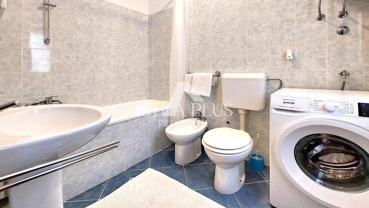 Apartma v pritličju z dvema spalnicama, 600m od plaže in morja
