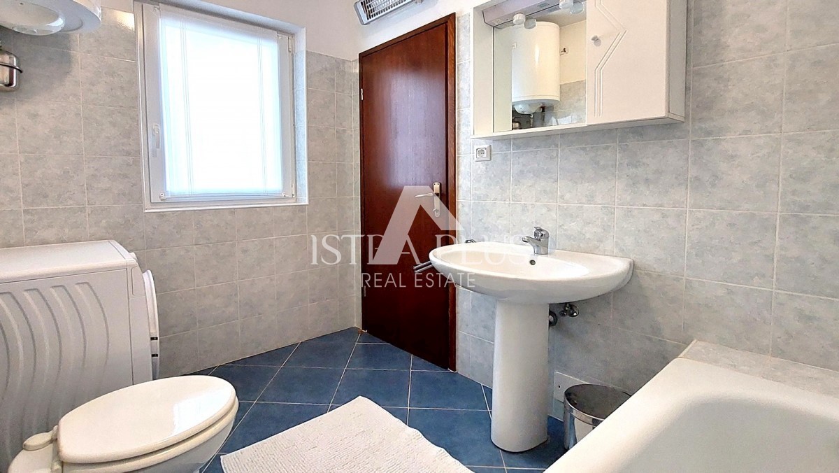 Apartma v pritličju z dvema spalnicama, 600m od plaže in morja