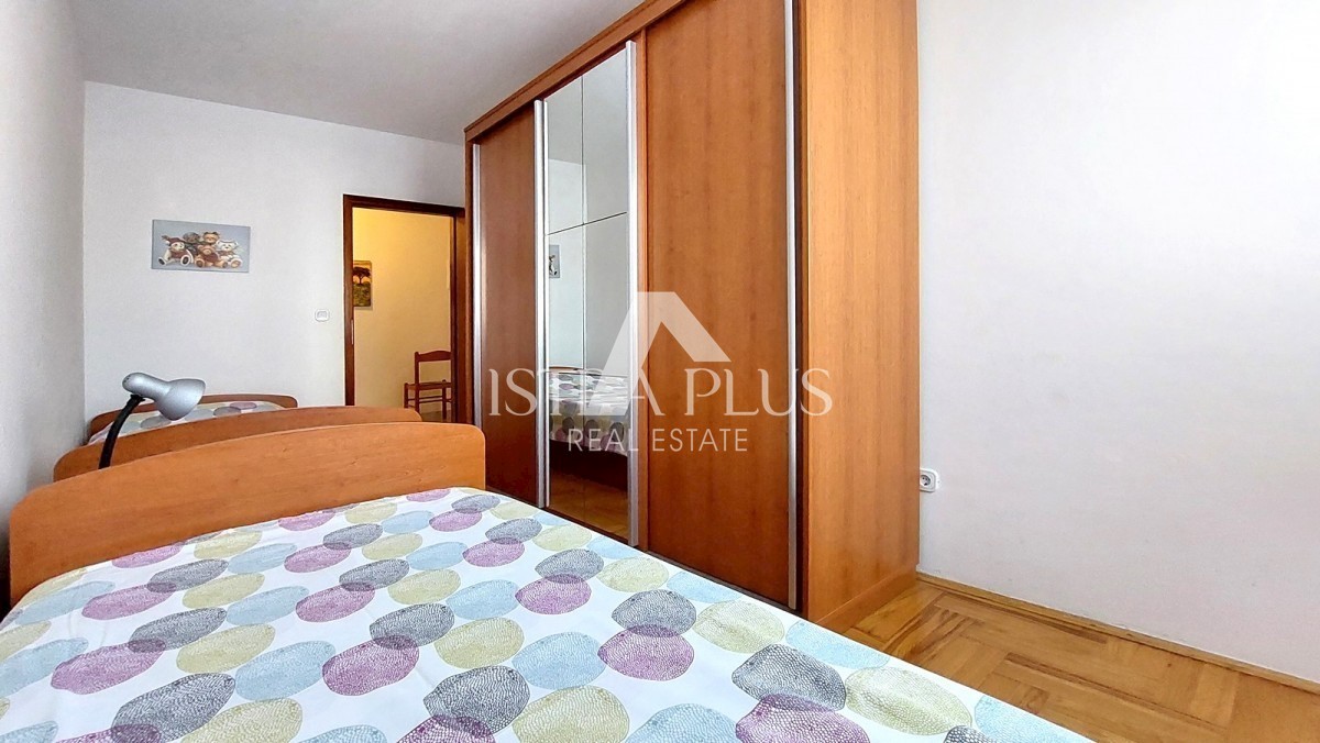 Apartma v pritličju z dvema spalnicama, 600m od plaže in morja