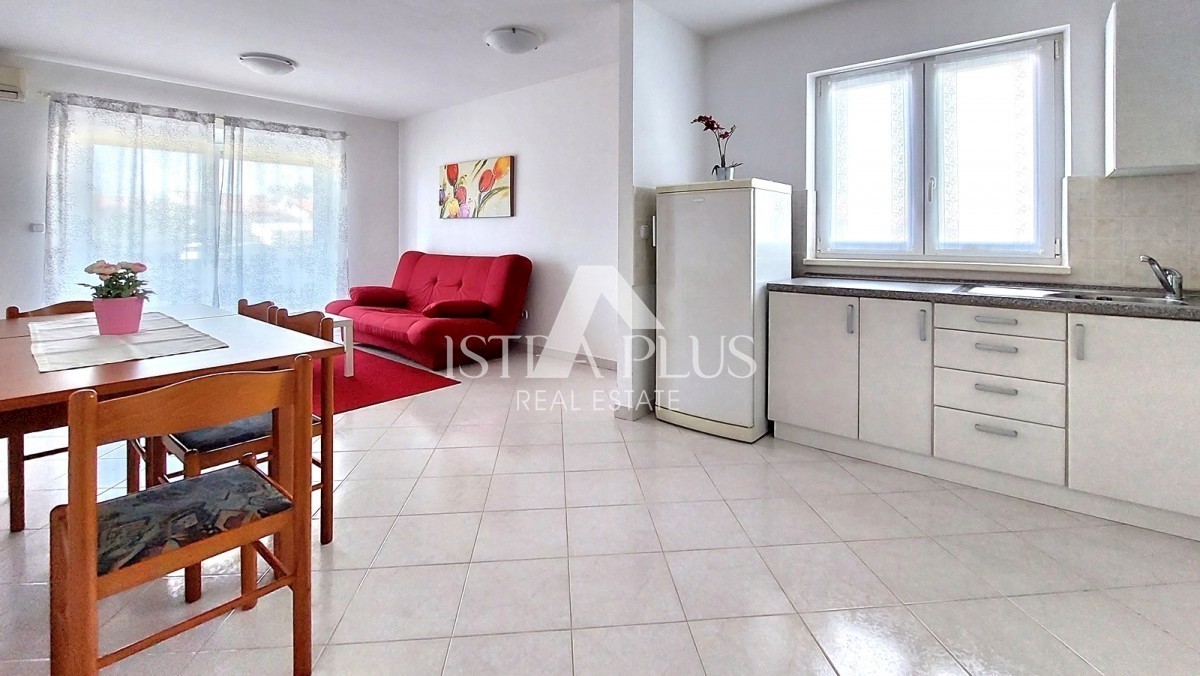 Apartma v pritličju z dvema spalnicama, 600m od plaže in morja