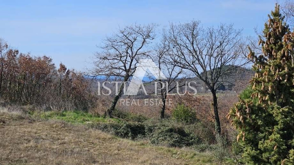 Hiša na robu naselja s pogledom na morje - okolica Poreča