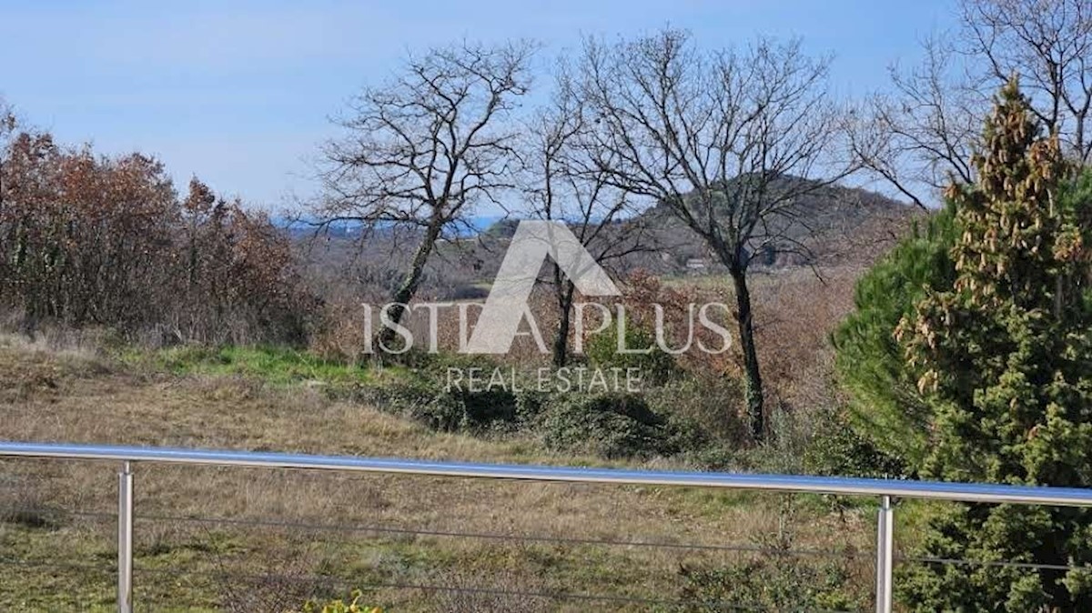 Hiša na robu naselja s pogledom na morje - okolica Poreča