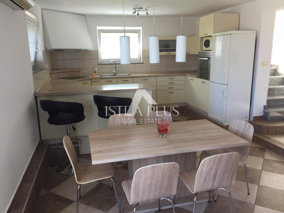 Apartma v pritličju z dvema spalnicama 800 m od morja