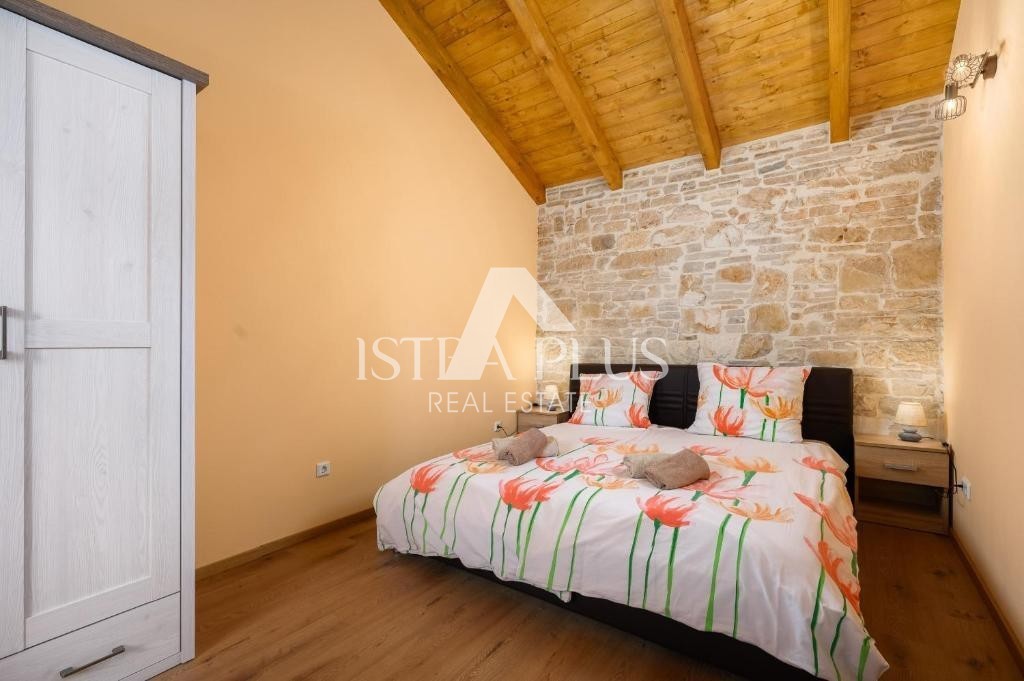 Ekskluzivna ponudba! Istra, okolica Poreča, Čudovita družinska hiša z bazenom, takoj vseljiva!