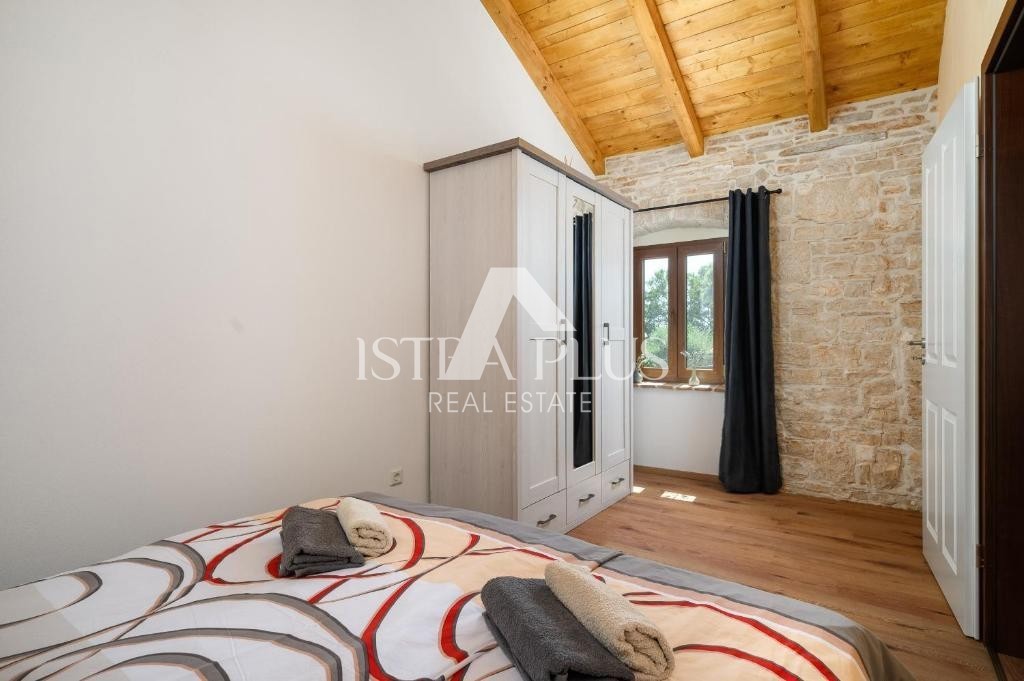 Ekskluzivna ponudba! Istra, okolica Poreča, Čudovita družinska hiša z bazenom, takoj vseljiva!