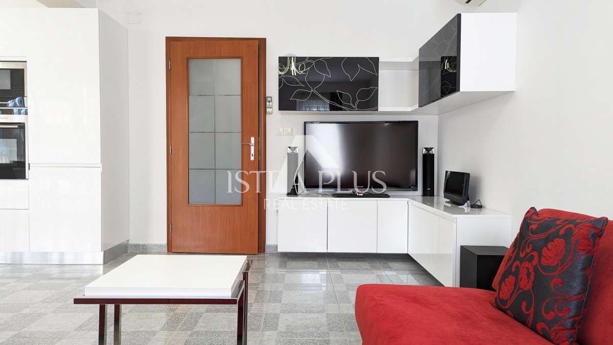 Poreč, stanovanje na odlični lokaciji 300 m od morja