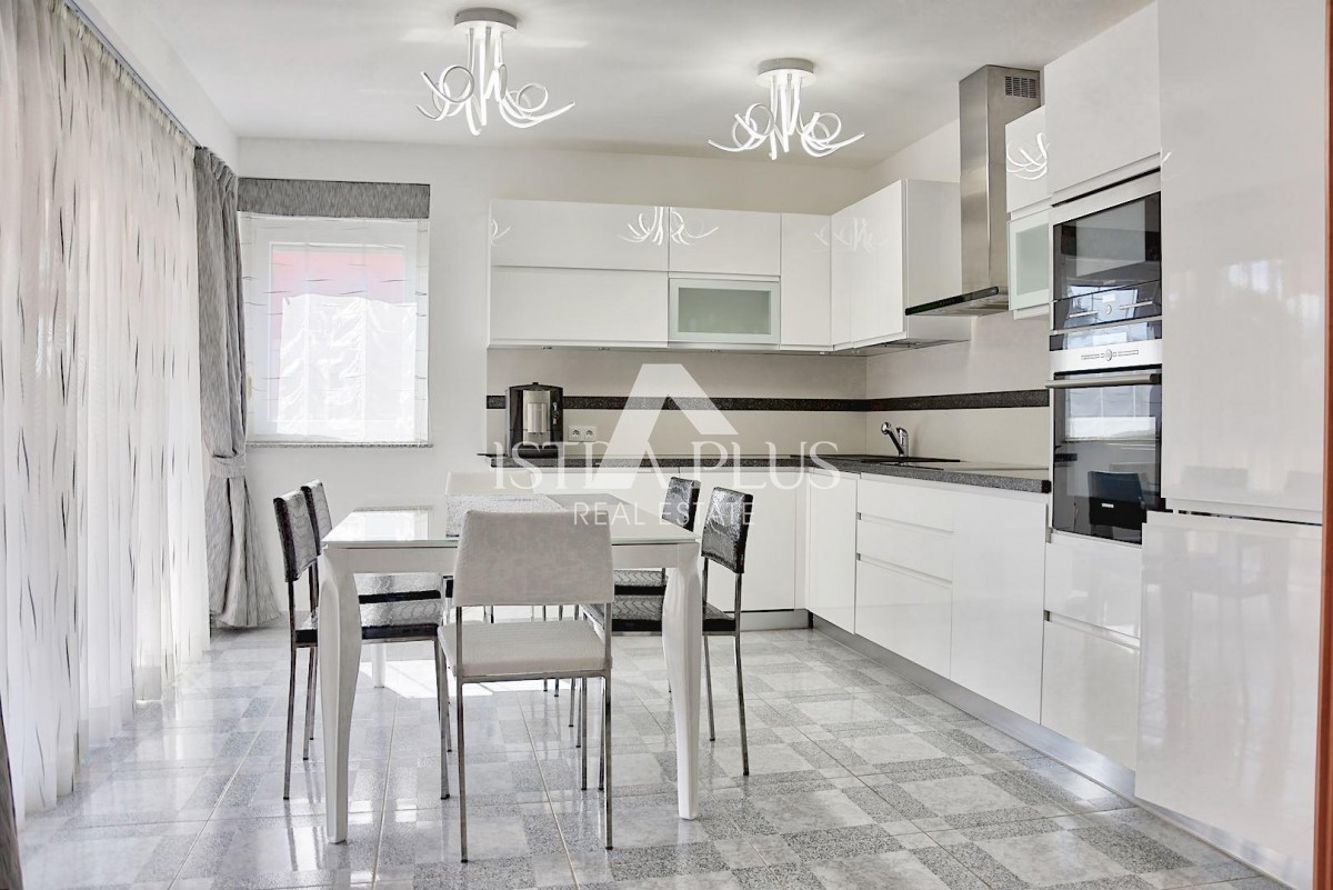 Poreč, stanovanje na odlični lokaciji 300 m od morja