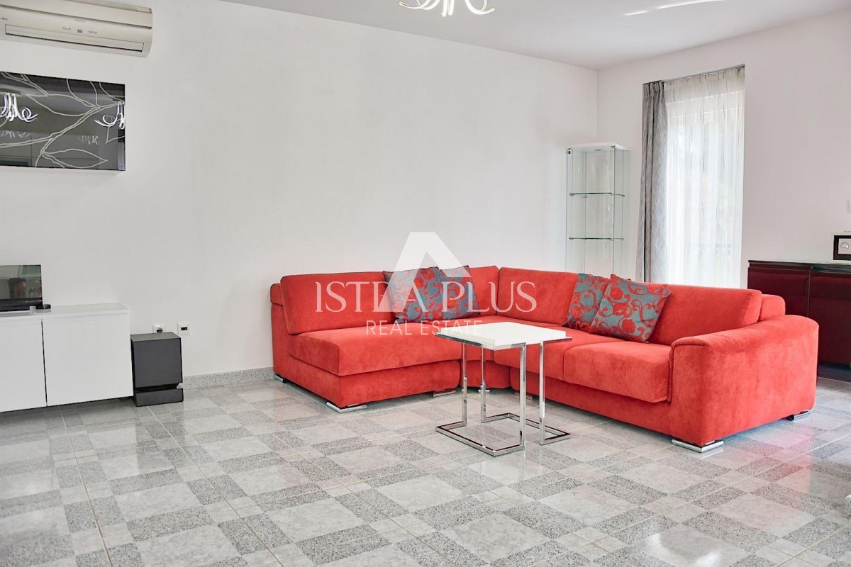 Poreč, stanovanje na odlični lokaciji 300 m od morja