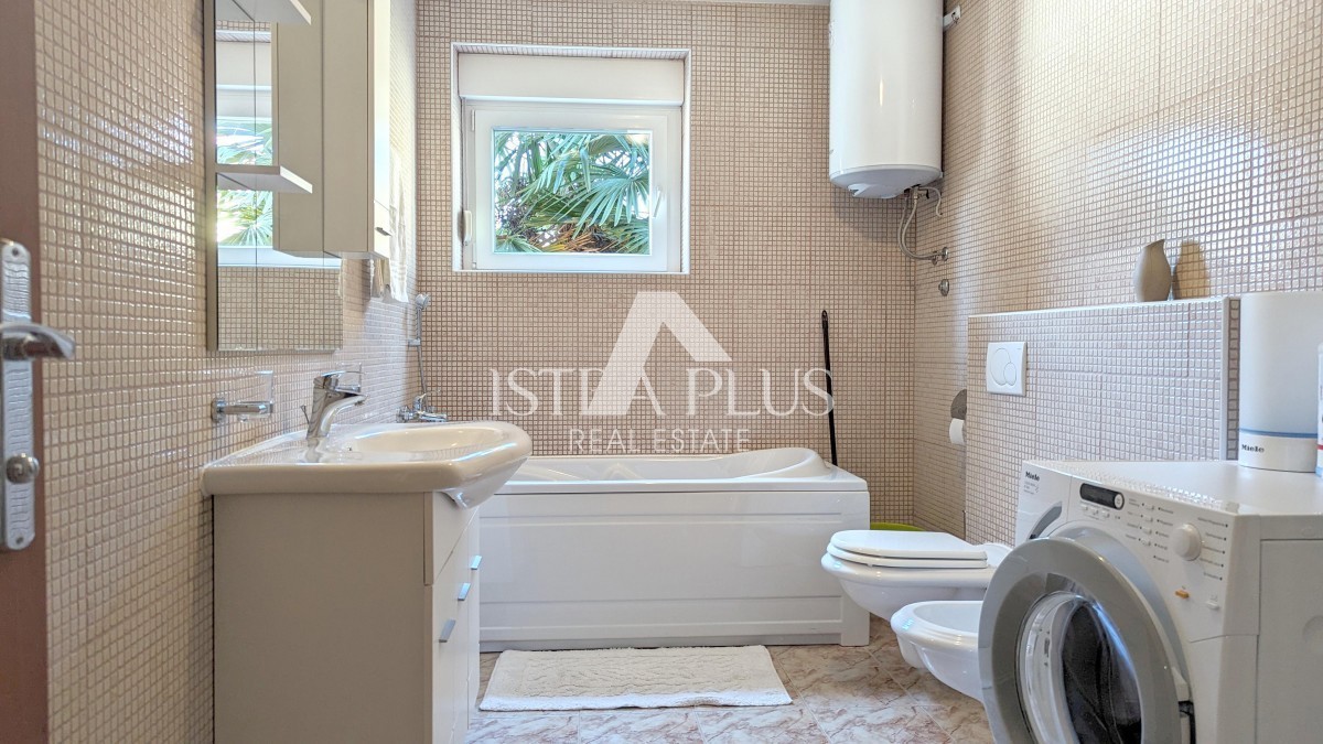 Poreč, stanovanje na odlični lokaciji 300 m od morja