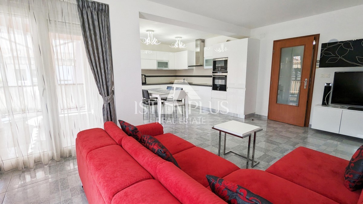 Poreč, stanovanje na odlični lokaciji 300 m od morja