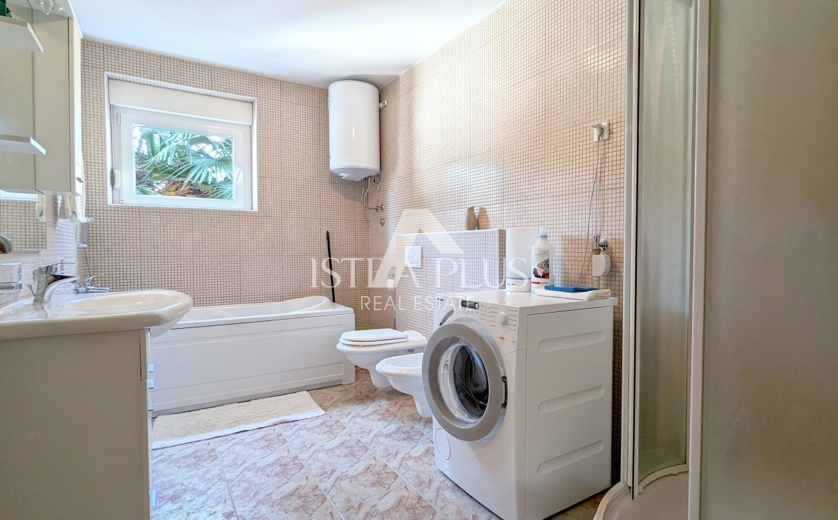 Poreč, stanovanje na odlični lokaciji 300 m od morja