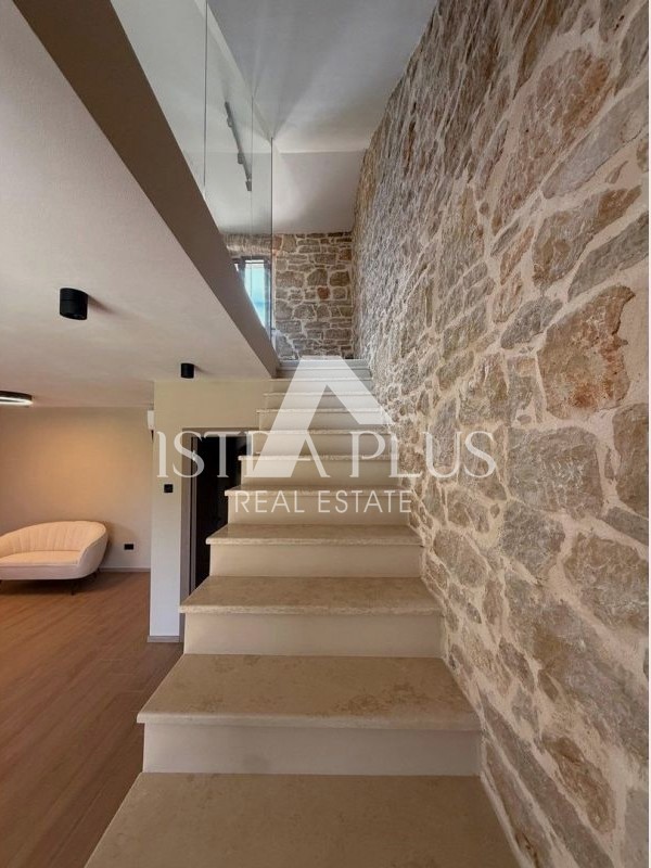 Istra, okolica Poreča, Obnovljena kamnita hiša z bazenom - brezčasna lepota in moderno udobje