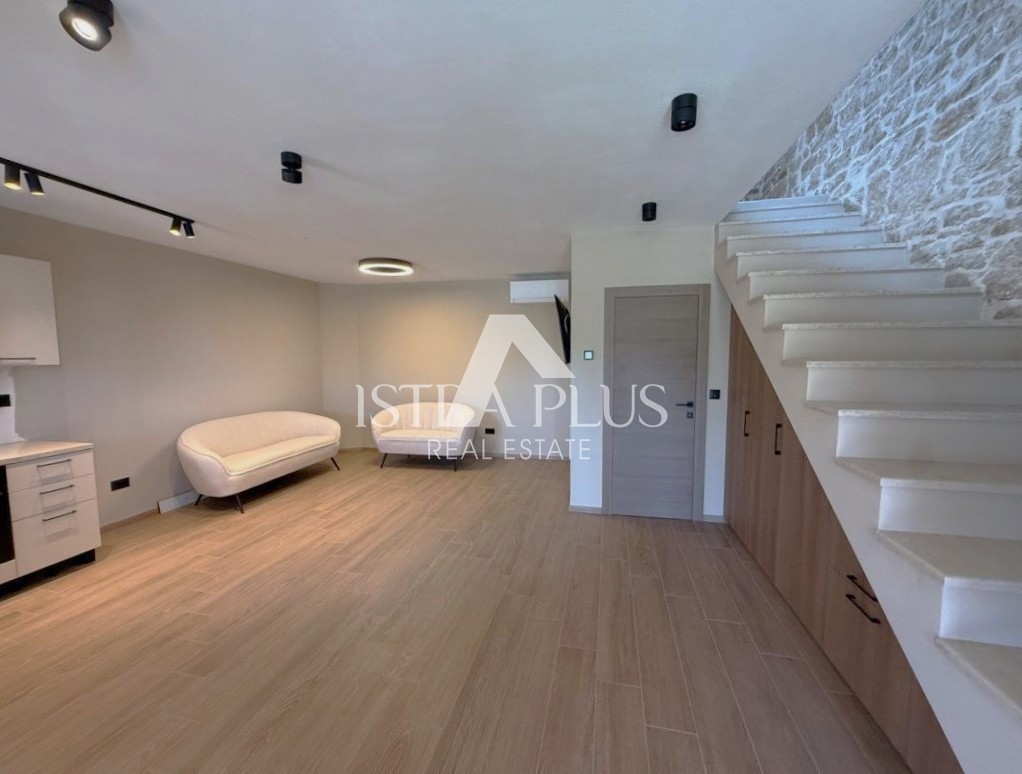 Istra, okolica Poreča, Obnovljena kamnita hiša z bazenom - brezčasna lepota in moderno udobje