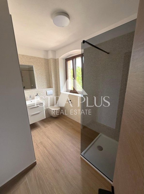 Istra, okolica Poreča, Obnovljena kamnita hiša z bazenom - brezčasna lepota in moderno udobje