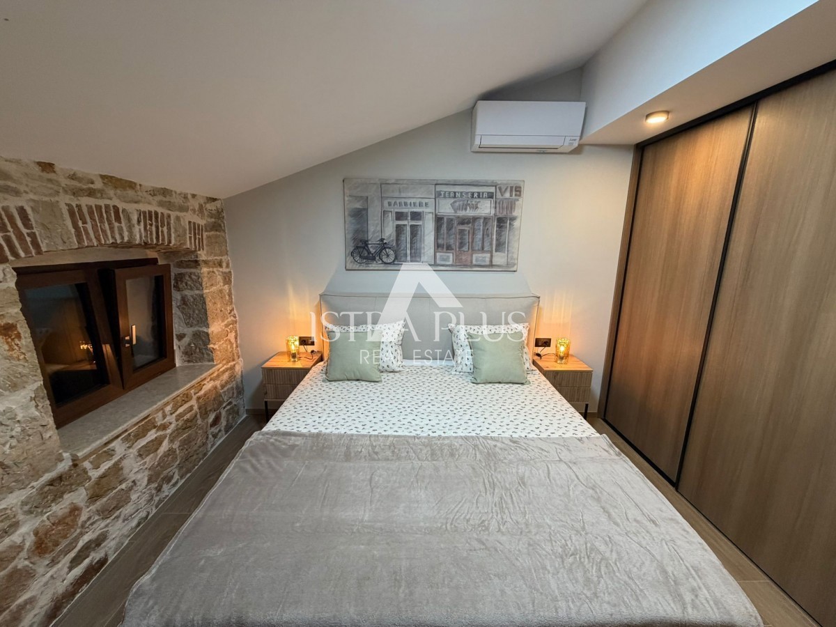 Istra, okolica Poreča, Obnovljena kamnita hiša z bazenom - brezčasna lepota in moderno udobje