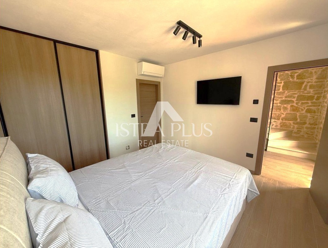 Istra, okolica Poreča, Obnovljena kamnita hiša z bazenom - brezčasna lepota in moderno udobje