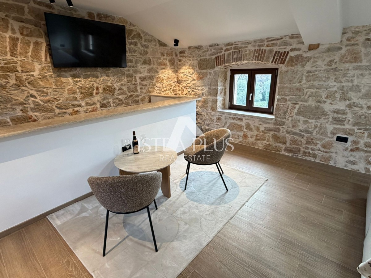 Istra, okolica Poreča, Obnovljena kamnita hiša z bazenom - brezčasna lepota in moderno udobje