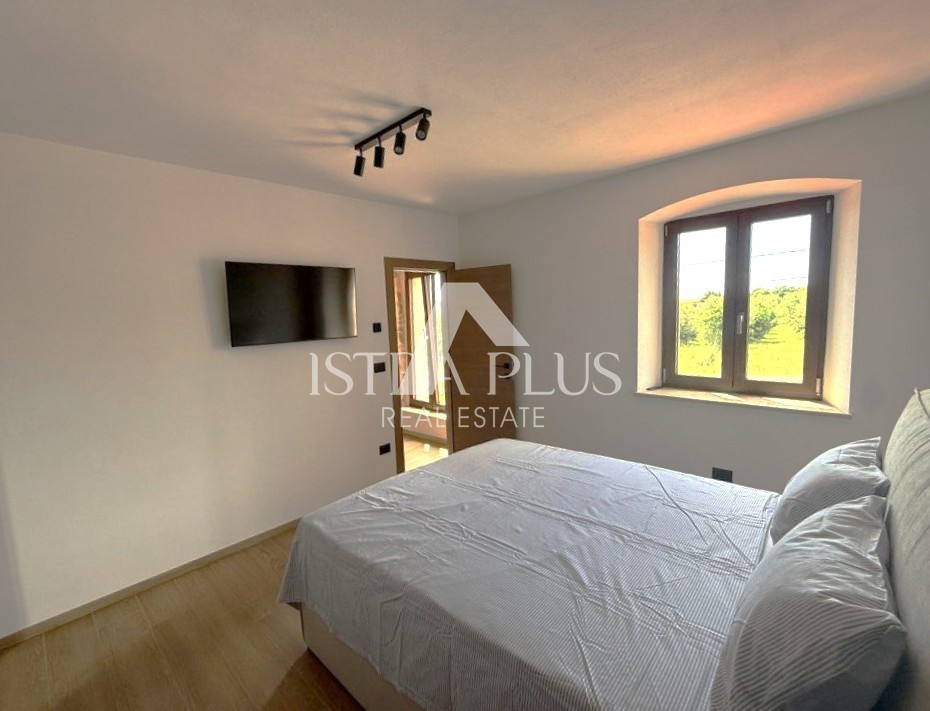 Istra, okolica Poreča, Obnovljena kamnita hiša z bazenom - brezčasna lepota in moderno udobje