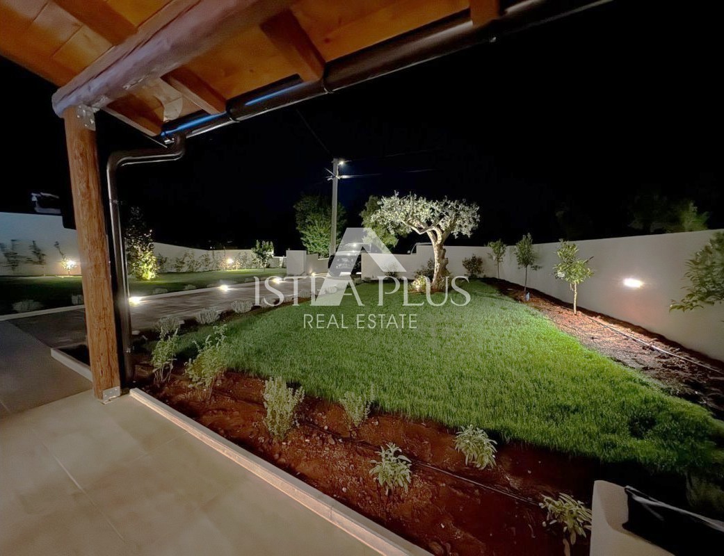 Istra, okolica Poreča, Obnovljena kamnita hiša z bazenom - brezčasna lepota in moderno udobje