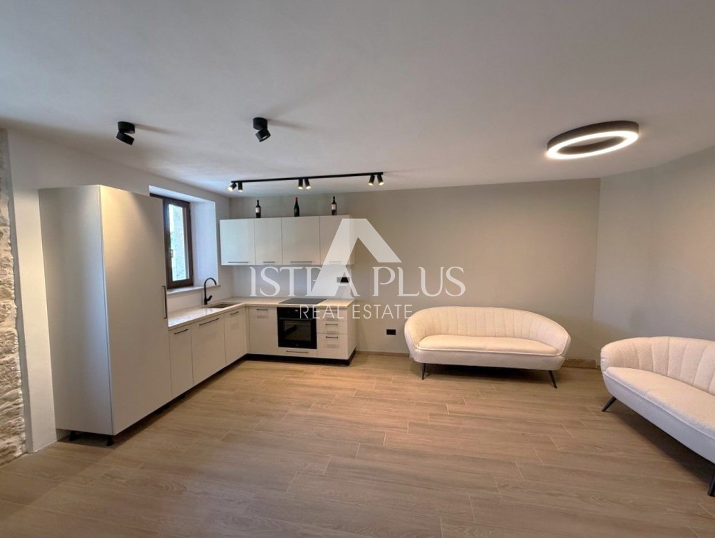 Istra, okolica Poreča, Obnovljena kamnita hiša z bazenom - brezčasna lepota in moderno udobje