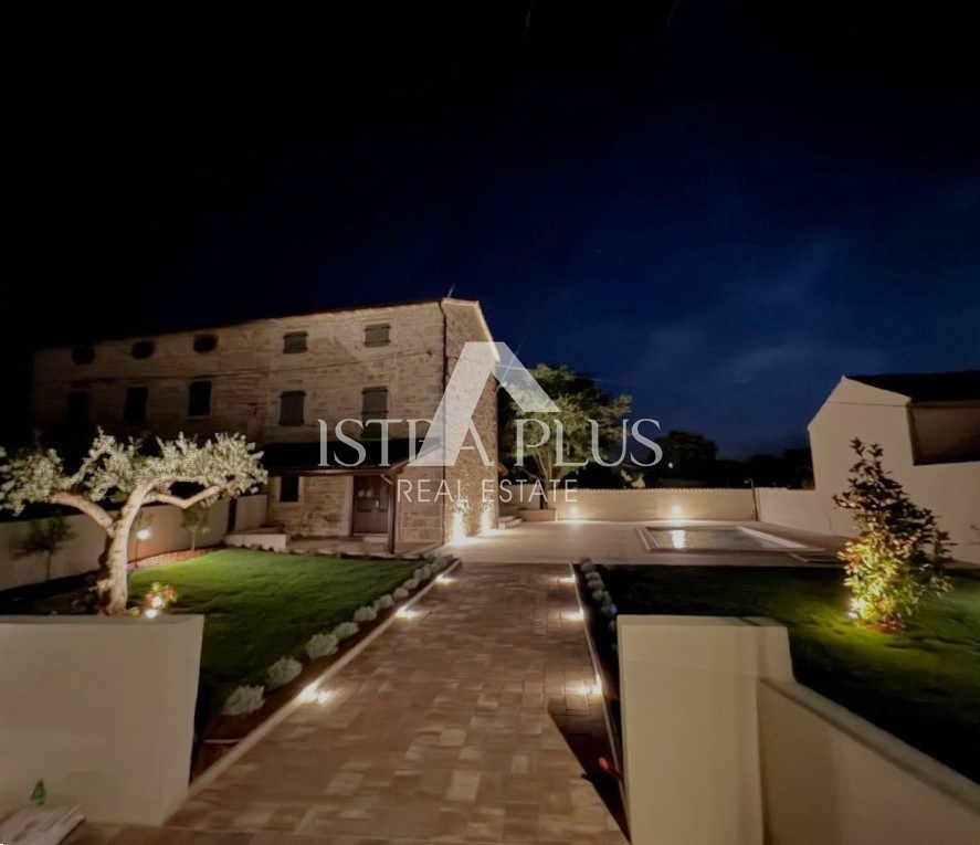 Istra, okolica Poreča, Obnovljena kamnita hiša z bazenom - brezčasna lepota in moderno udobje