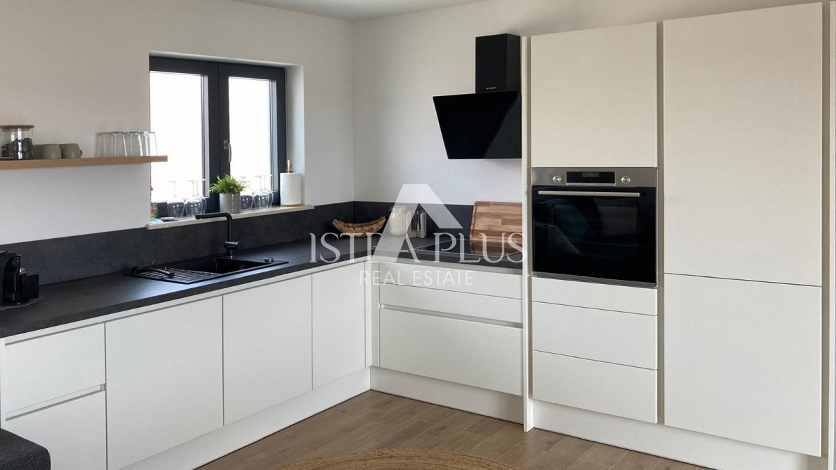 Istra, Poreč, moderno stanovanje 63 m2, 1. nadstropje, talno ogrevanje