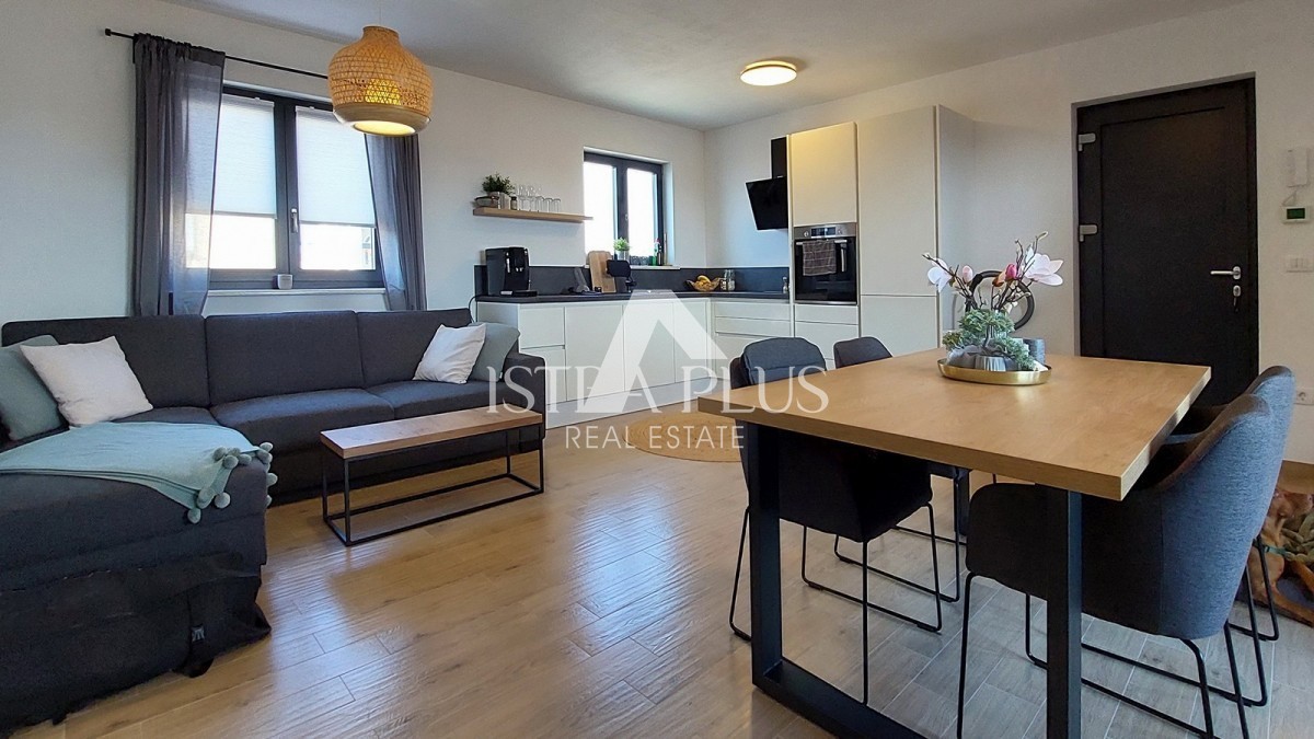 Istra, Poreč, moderno stanovanje 63 m2, 1. nadstropje, talno ogrevanje