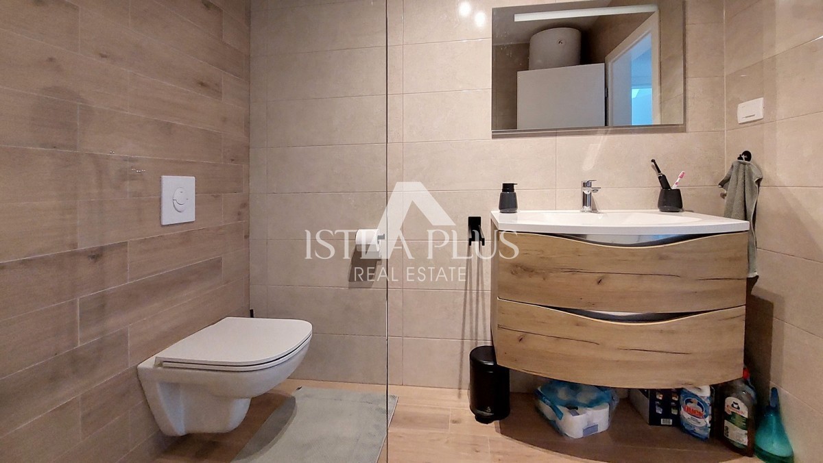 Istra, Poreč, moderno stanovanje 63 m2, 1. nadstropje, talno ogrevanje