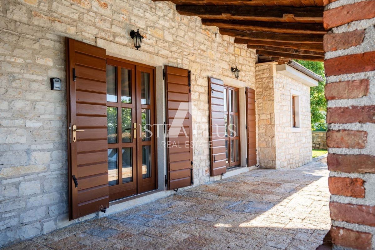 Istra, območje Poreča - prostorna vila z bazenom, panoramski razgled