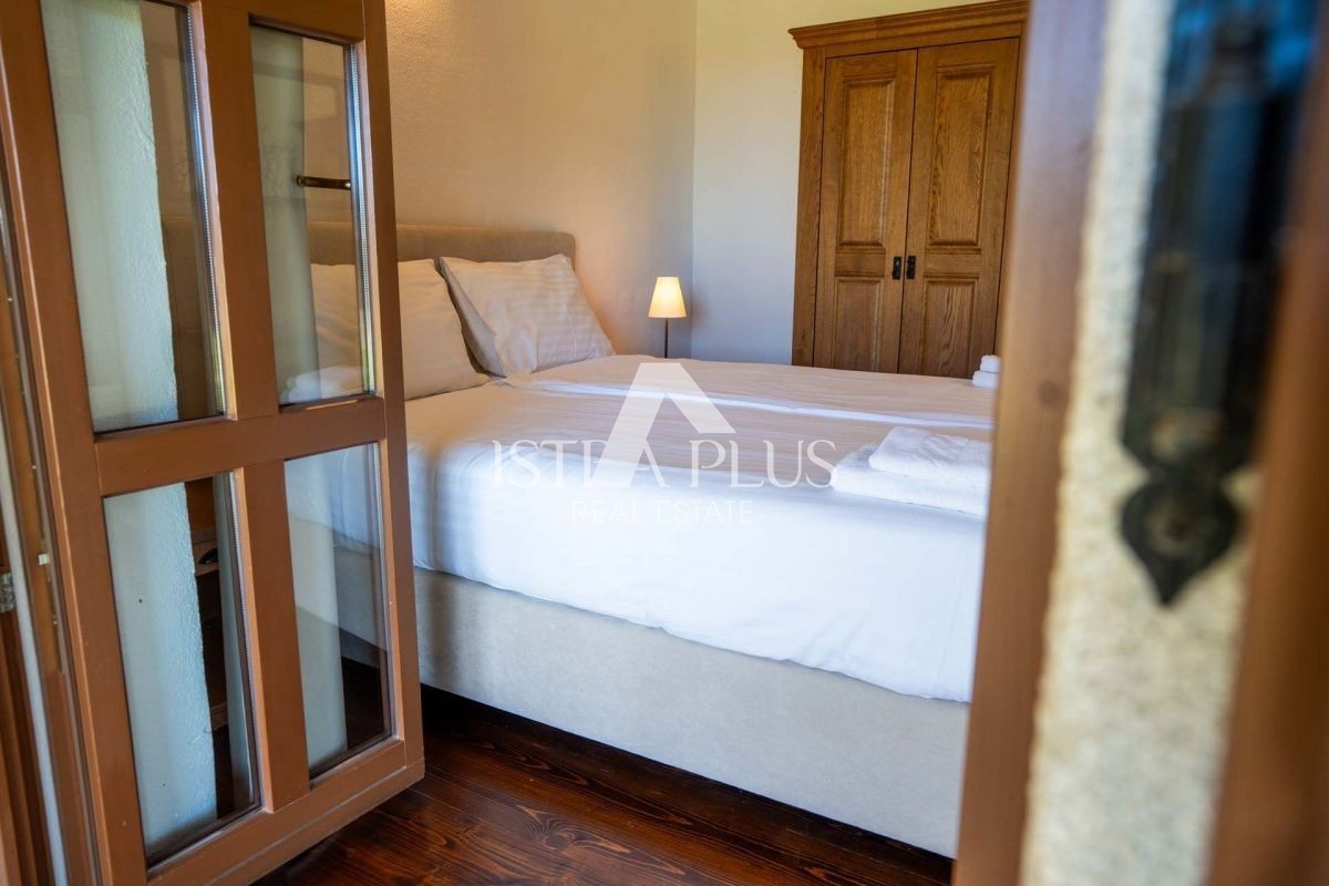 Istra, območje Poreča - prostorna vila z bazenom, panoramski razgled