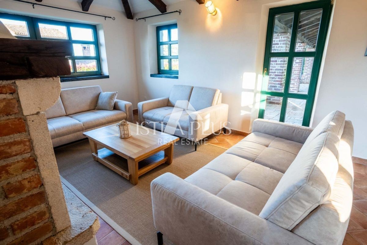 Istra, območje Poreča - prostorna vila z bazenom, panoramski razgled