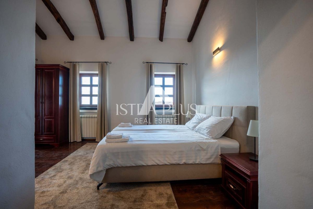 Istra, območje Poreča - prostorna vila z bazenom, panoramski razgled