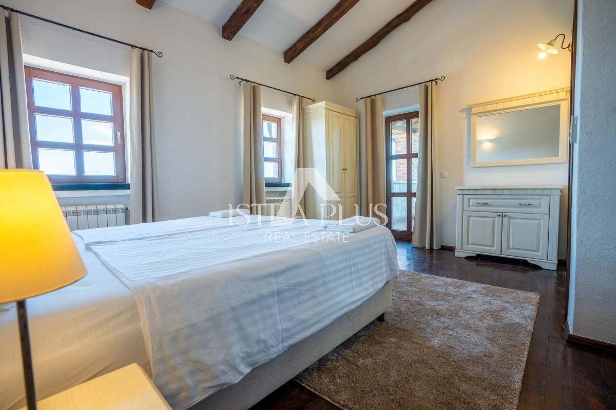 Istra, območje Poreča - prostorna vila z bazenom, panoramski razgled